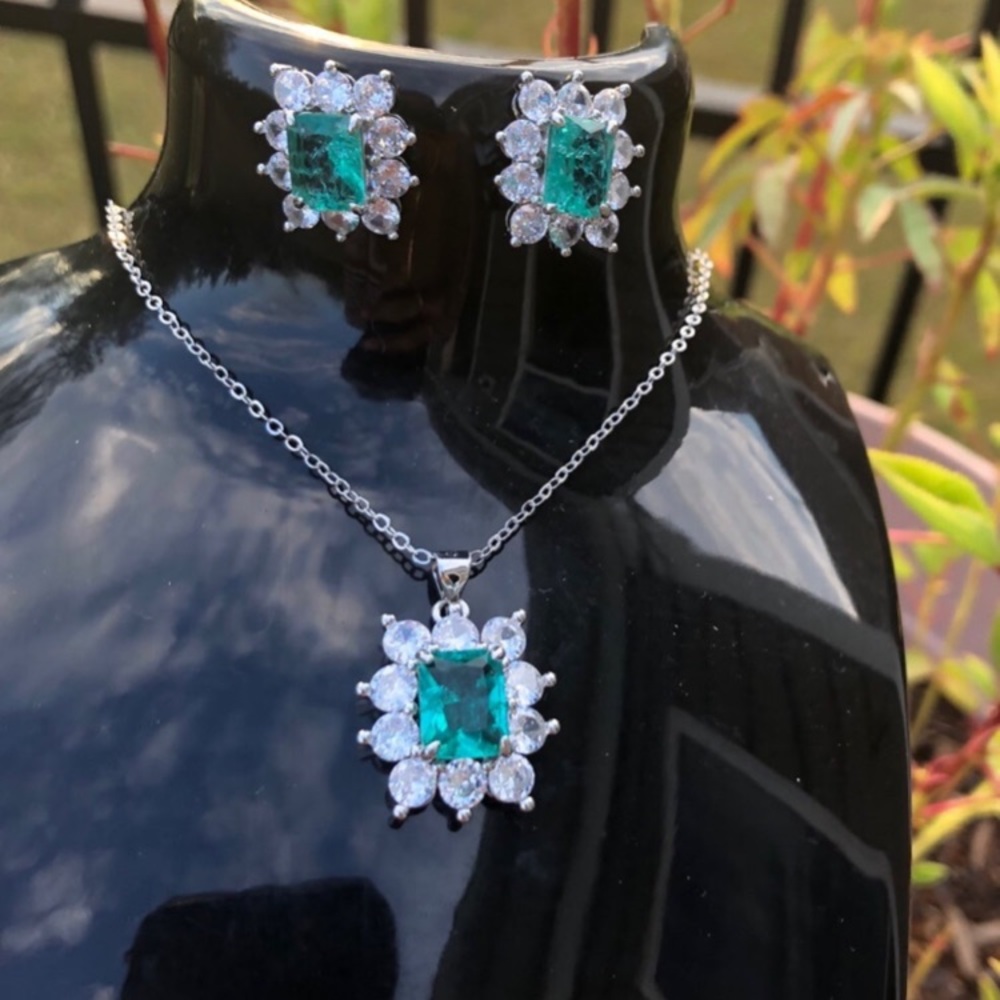Gorgeous tourmaline 2ct pendant necklace set